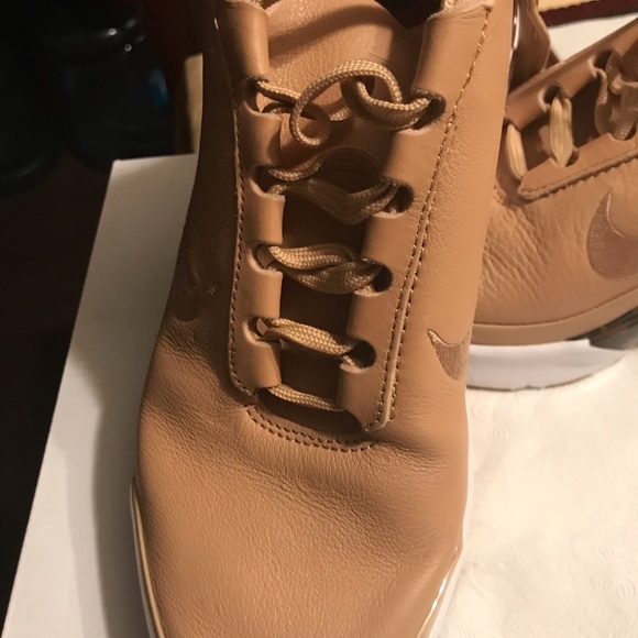 NEW  Nike Leather Sneakers - Picture 3 of 5